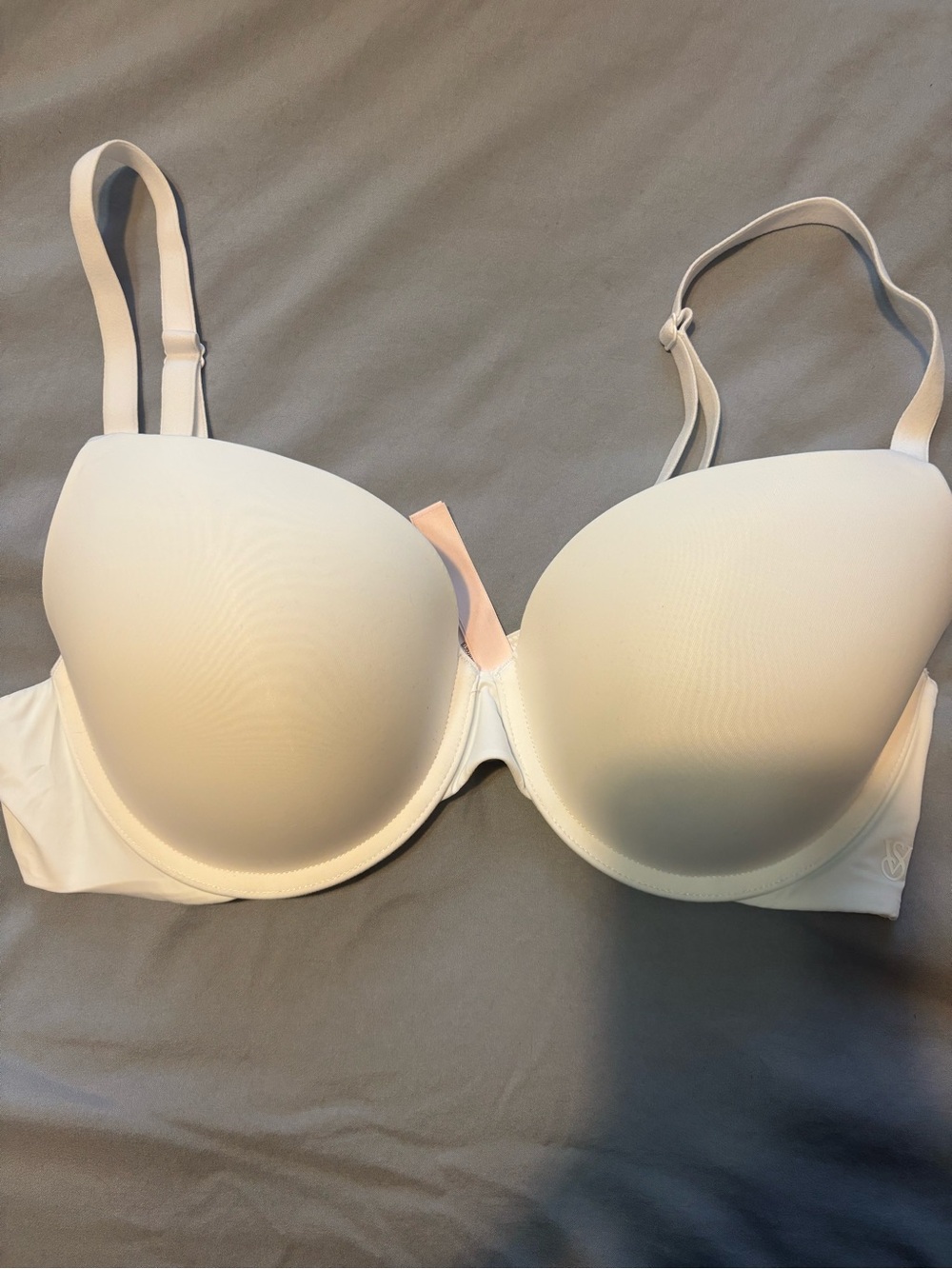 Victoria's Secret NWOT White, 38c T-Shirt Full Coverage Push Up Bra